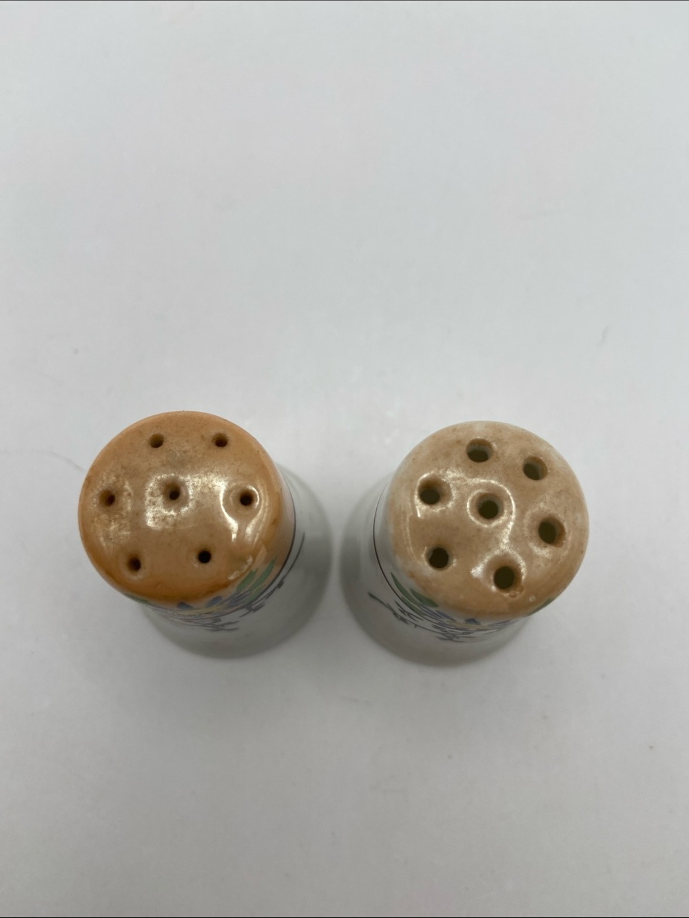 Vintage Hand Painted Ceramic Lusterware Salt and Pepper Shakers Set of 2 - Picture 5 of 7